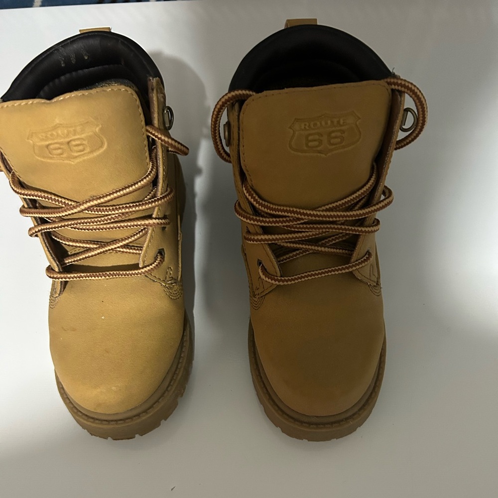 Boys lace up boots